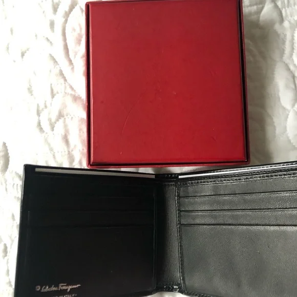 Authentic Salvatore Ferragamo Black Leather wallet - Picture 6 of 11